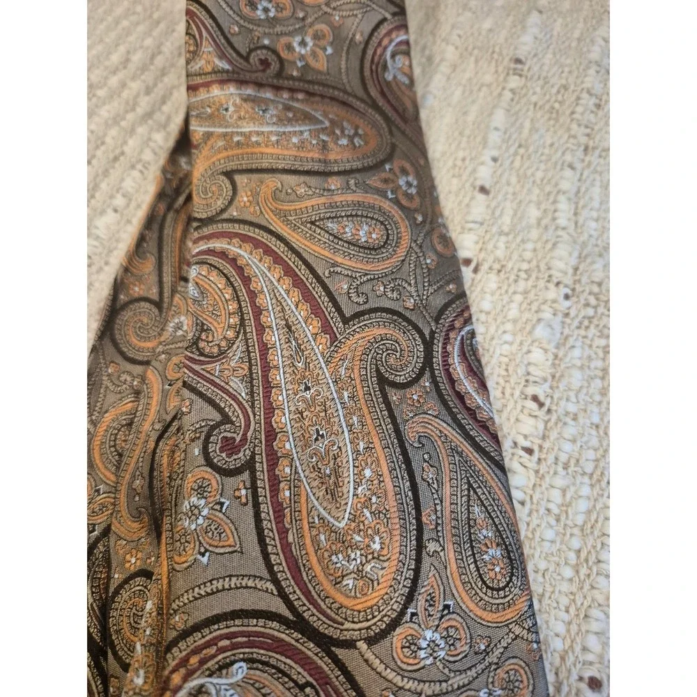 Dockers Men's Tie 100% Silk Brown‎ Paisley Stain Resistant Business Casual.